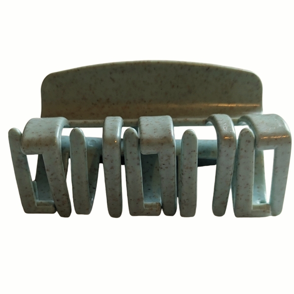 🍁 3/$15 Eco Friendly Abstract Hair Clip - Picture 4 of 5